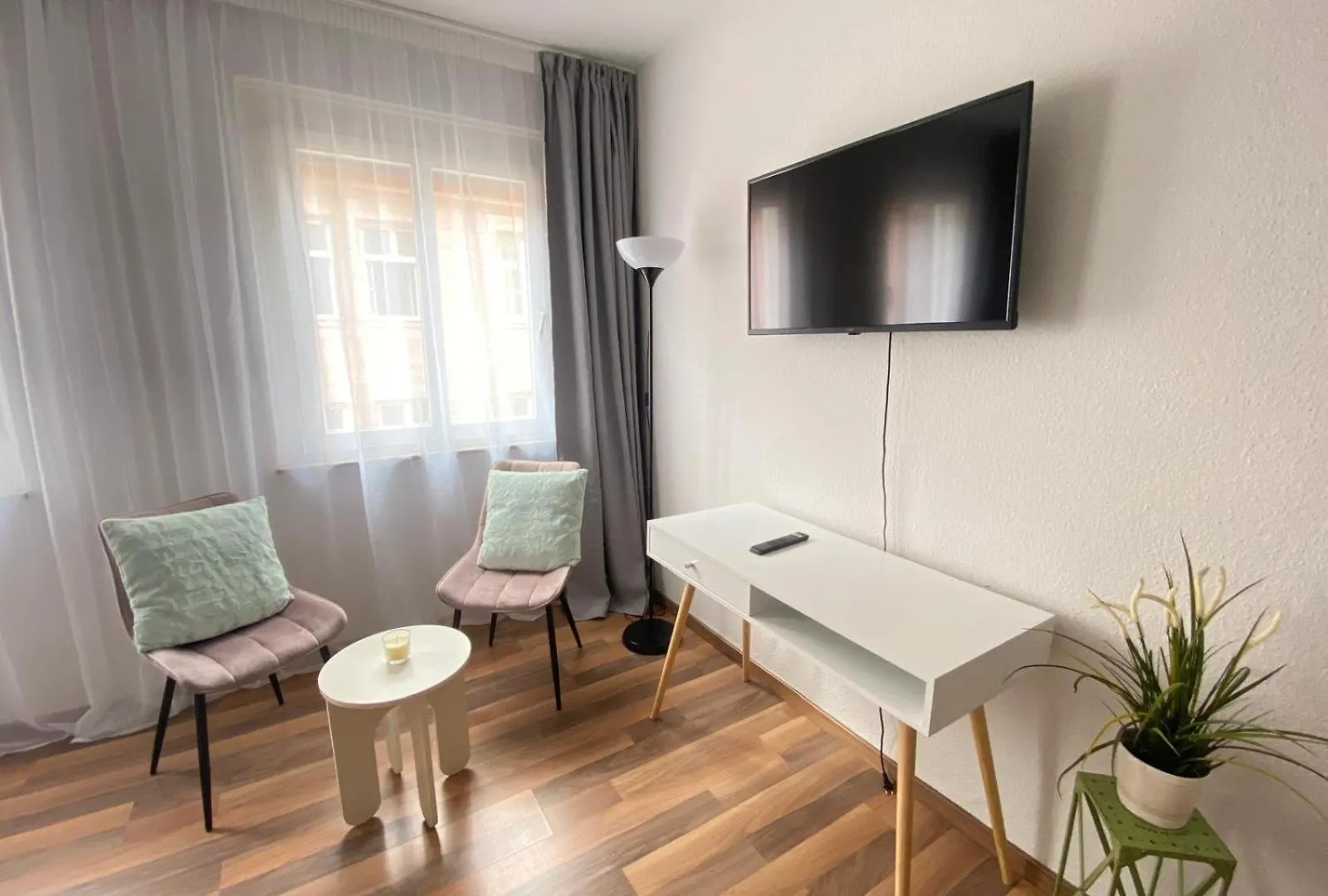 Charmante 2 Zimmer Wohnung In Nuernbergs Altstadt Almanya